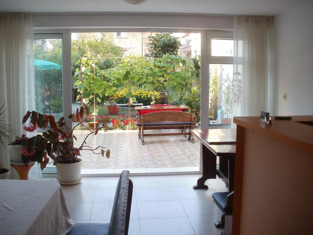 Veda Guest House Pomorie Buitenkant foto