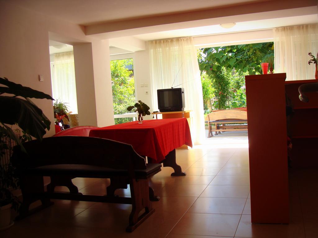 Veda Guest House Pomorie Buitenkant foto