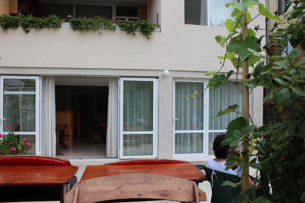 Veda Guest House Pomorie Buitenkant foto