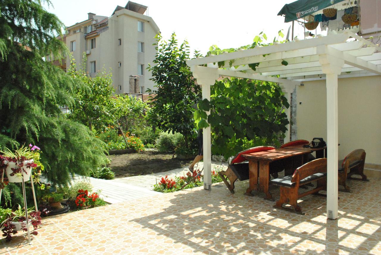 Veda Guest House Pomorie Buitenkant foto